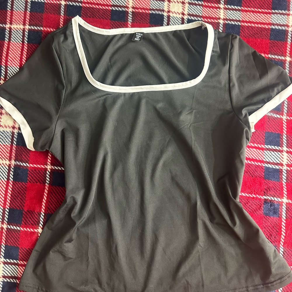 SHEIN Black Short Sleeve Scoop Neck Tee with White Trim